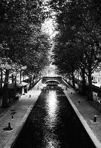 Paris photos in black and white - Canal Saint Martin