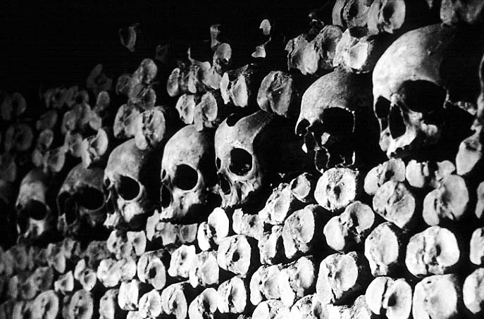 Paris photos in black and white - Catacombs