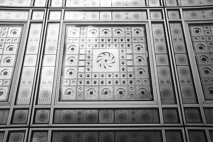 Paris photos in black and white - Institut du Monde Arabe - Window