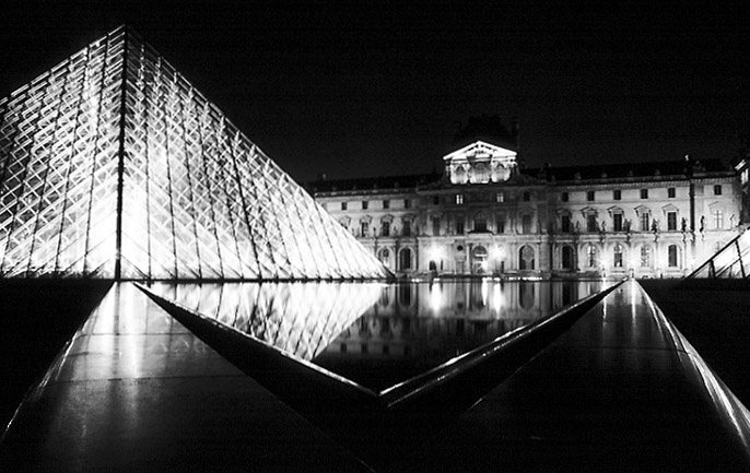 Paris photos in black and white at night - Louvre - Pyramid