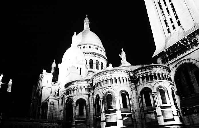 Paris photos in black and white at night - Montmartre - Sacr Coeur