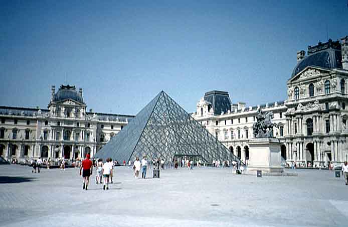 Paris photos - Louvre and Pyramid