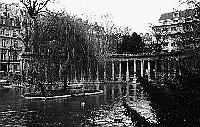 Paris black and white photos - Parc Monceau